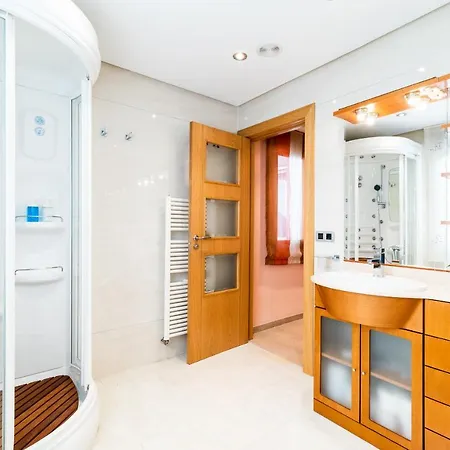 Apartment Wekey Homes Granada, Atico Panoramico Puerta Real *